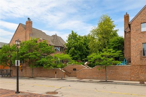 12 Grove St, Rochester, NY, 14605-2813 | Card Image