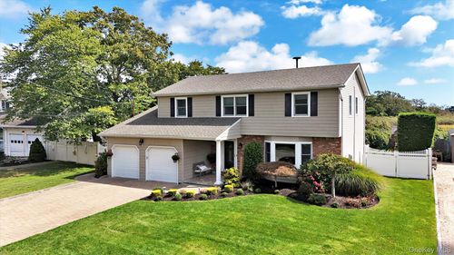 209 Bellevue Rd, Oakdale, NY, 11769-2104 | Card Image