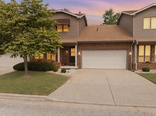 125 Manor Cir, Bloomington, IL, 61704-7601 | Card Image