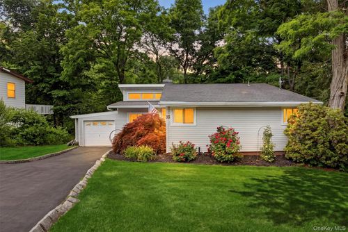 35 Wheeler Dr, Cortlandt Manor, NY, 10567-1049 | Card Image