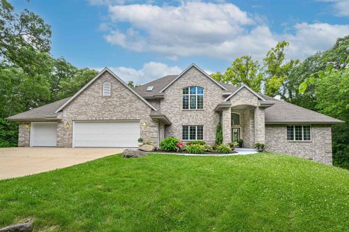 2023 W Glenmoor Lane, Janesville, WI, 53545-9633 | Card Image