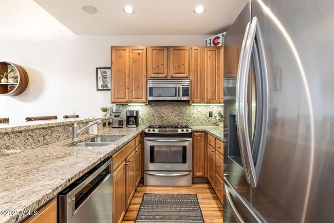 107 Lions Ln, Townhouse with 3 bedrooms, 4 bathrooms and 3 parking in Minturn CO | Image 8