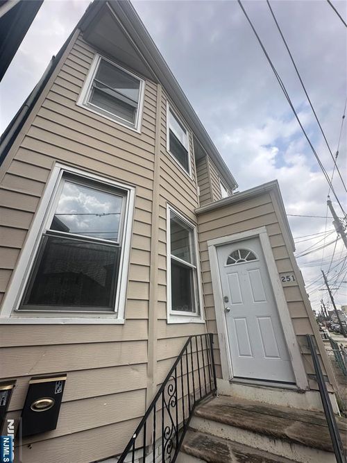 251 Maple St, Kearny, NJ, 07032-2142 | Card Image