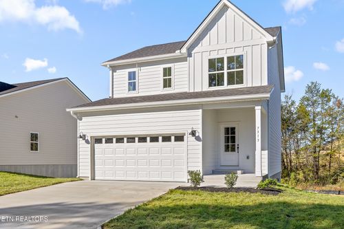 7313 Hackberry Branch Way, Knoxville, TN, 37924-2219 | Card Image