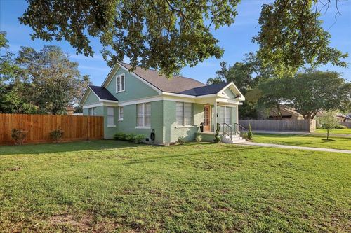 2445 South St, Beaumont, TX, 77702-2308 | Card Image
