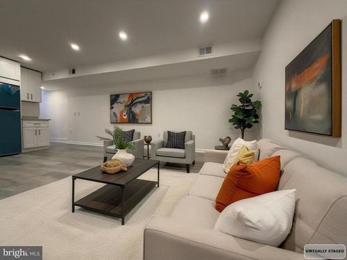 2c-45 E High St, POTTSTOWN, PA, 19464-5426 | Card Image