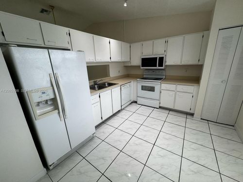 8848 Nw 76th Ct, Tamarac, FL, 33321-2438 | Card Image