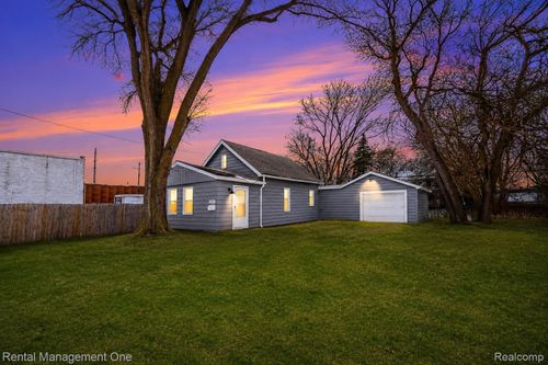20801 Elroy Ave, Warren, MI, 48089-3421 | Card Image