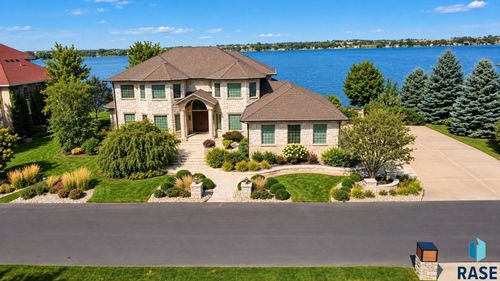 118 Woodland Dr, Madison, SD, 57042-9016 | Card Image