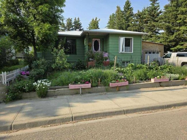 221 Center Avenue Ne, House other with 3 bedrooms, 2 bathrooms and 5 parking in Milk River AB | Image 39