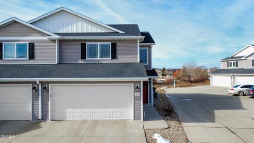 2625 Douglas Pl Se, Mandan, ND, 58554-4414 | Card Image