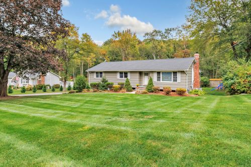 118 Greenbrier Rd, Trumbull, CT, 06611-2634 | Card Image