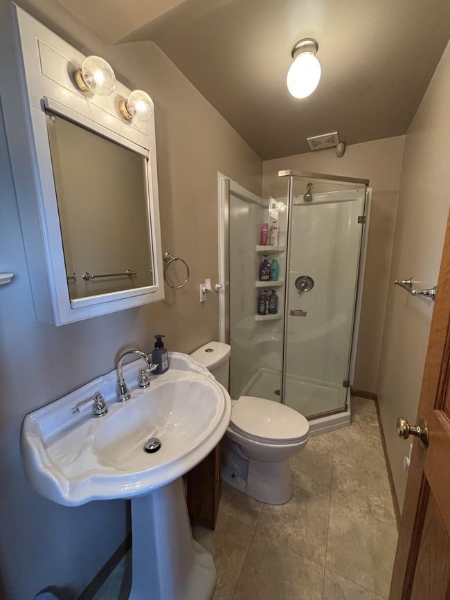 upper bathroom.jpg | Image 18