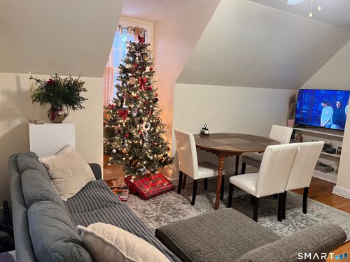 28 7th St, Stamford, CT, 06905-4510 | Card Image