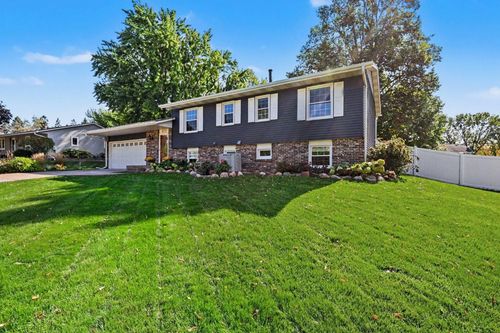 8227 76th Street S, Cottage Grove, MN, 55016 | Card Image