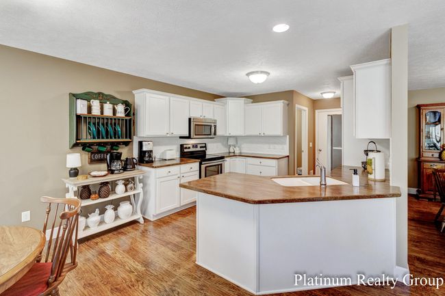 Kitchen | Image 12