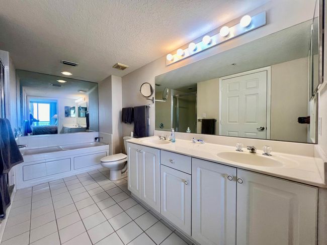 APT-404 - 3880 N Highway A1a, Condo with 2 bedrooms, 2 bathrooms and null parking in Hutchinson Island FL | Image 16