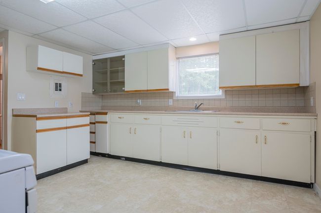 3381 208 St, House other with 3 bedrooms, 2 bathrooms and 9 parking in Langley BC | Image 8