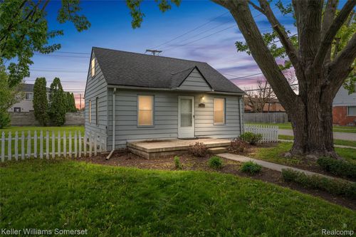 19800 Parkside St, Saint Clair Shores, MI, 48080-1665 | Card Image
