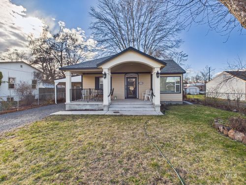 411 Maple St, Emmett, ID, 83617-3130 | Card Image