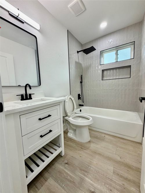 1814 Martin Luther Dr, Arlington, TX, 76010-7950 | Card Image