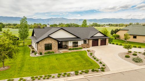 4 Thunderbird Dr, Sheridan, WY, 82801-8936 | Card Image