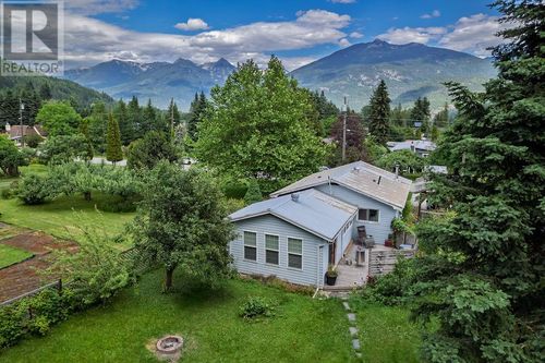 609 Jackson Street, Kaslo, BC, V0G1M0 | Card Image