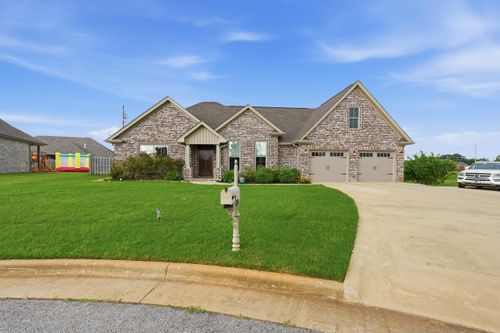 135 Mccallen Rd, Muscle Shoals, AL, 35661-3926 | Card Image
