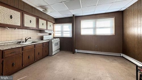 7010 Emerson Ave, UPPER DARBY, PA, 19082-5316 | Card Image