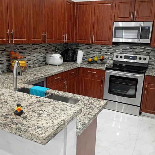 204-10132 Nw 7th St, Miami, FL, 33172 | Card Image