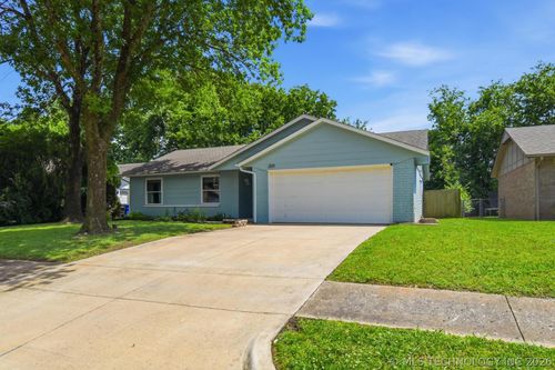 209 Austin St, Broken Arrow, OK, 74011-3802 | Card Image