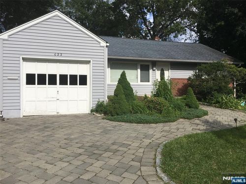 622 Knickerbocker Rd, Cresskill, NJ, 07626-1023 | Card Image
