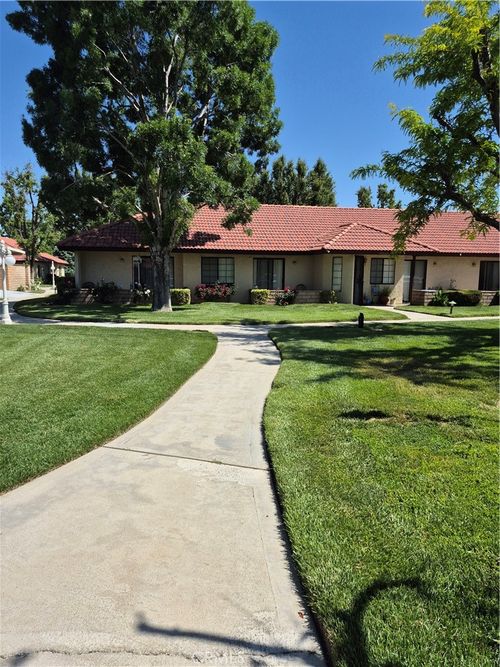 19246 Cottonwood Dr, Apple Valley, CA, 92308-8922 | Card Image