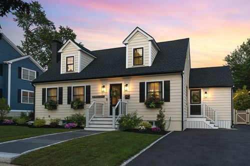 50 Holland St, Winchester, MA, 01890-2146 | Card Image