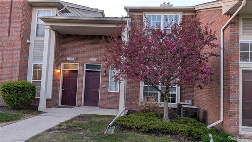 15286 Cornell Dr, Clinton Twp, MI, 48038-1094 | Card Image