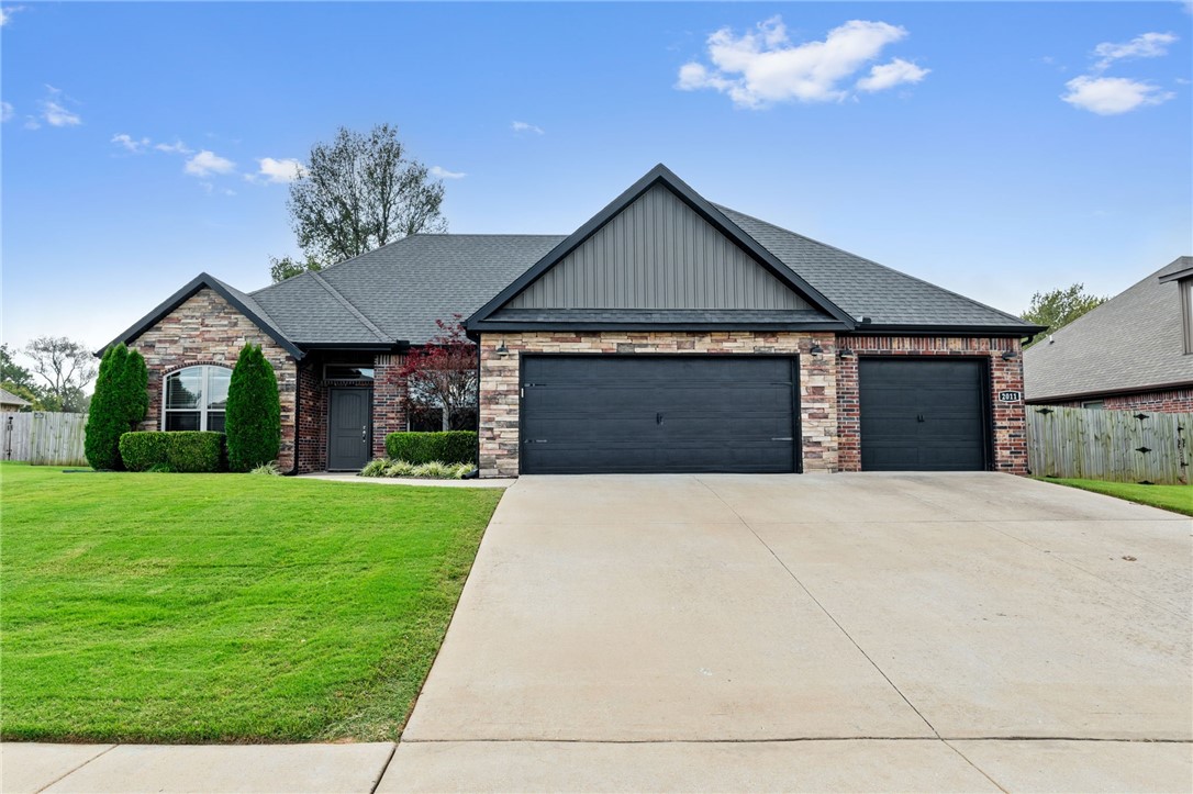 Sicily Ave, Lowell, AR 72745