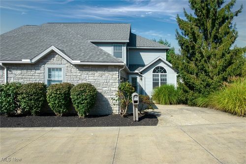 1056 Wycliff Ln, Akron, OH, 44313-8118 | Card Image