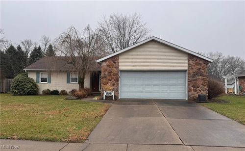 203 Jessica Dr, Dover, OH, 44622-9656 | Card Image