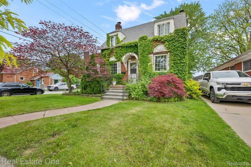 8911 Manor Ave, Allen Park, MI, 48101-1421 | Card Image