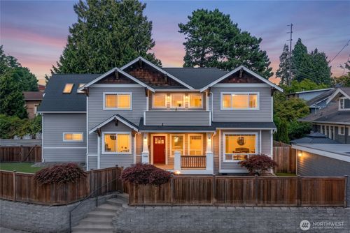 7208 8th Ave Ne, Seattle, WA, 98115-5525 | Card Image