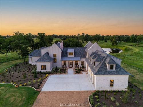 404 Blackberry Ln, Washington, TX, 77880-6214 | Card Image