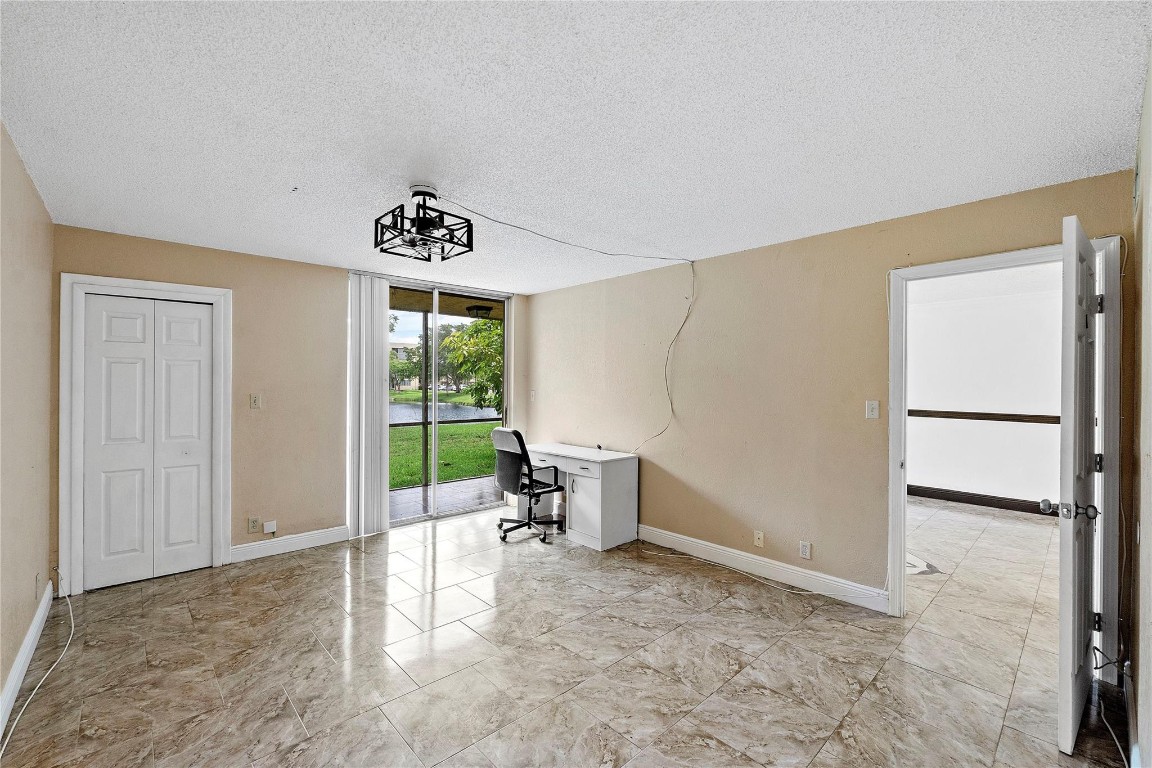 Residential in Lauderdale Lakes