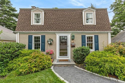 61 Harlem St, Rumford, RI, 02916-1526 | Card Image