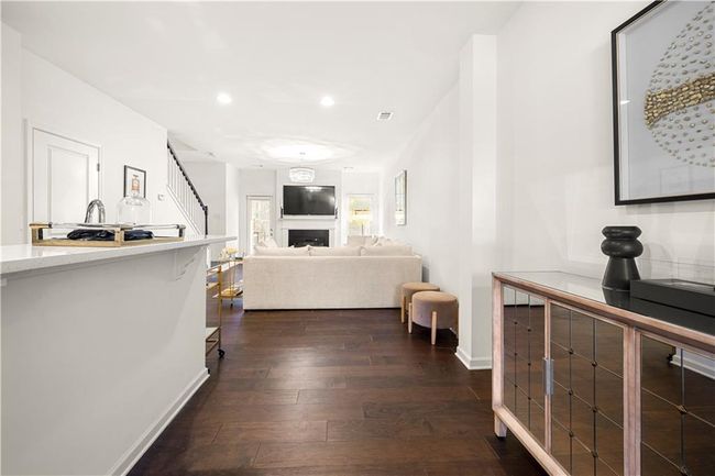 813 Ambient Way Sw, Townhouse with 2 bedrooms, 3 bathrooms and 2 parking in Atlanta GA | Image 7
