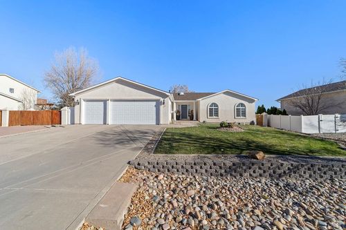 190 S Circle Dr, Pueblo West, CO, 81007-3660 | Card Image