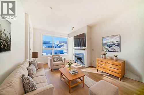 1010 Centre Ave Ne, Calgary, AB, T2E9C4 | Card Image