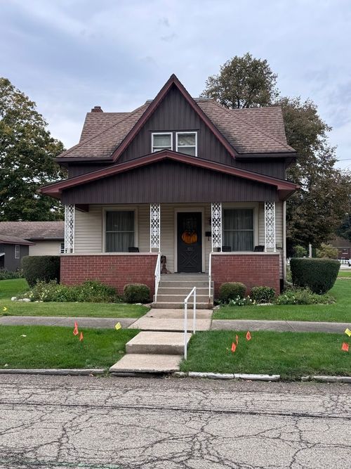102 S 4th Ave, Streator, IL, 61364-4901 | Card Image