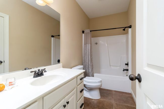 5506 Baraboo Court, Home with 2 bedrooms, 2 bathrooms and null parking in Davenport IA | Image 19