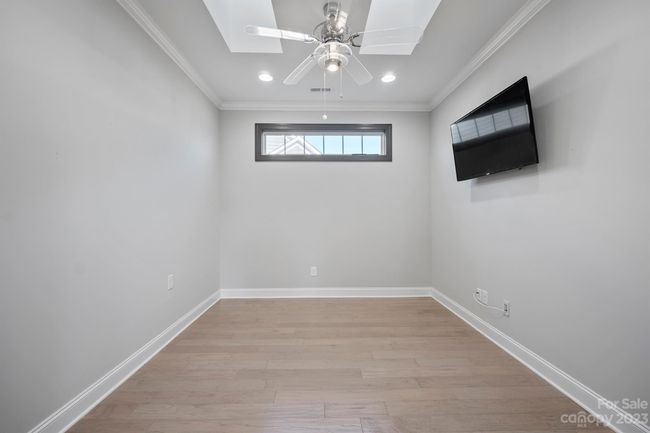 Office with tons of natural light | Image 15
