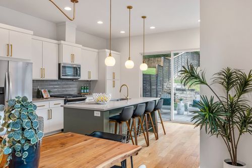 a-1301 Cometa St, Austin, TX, 78721-1219 | Card Image